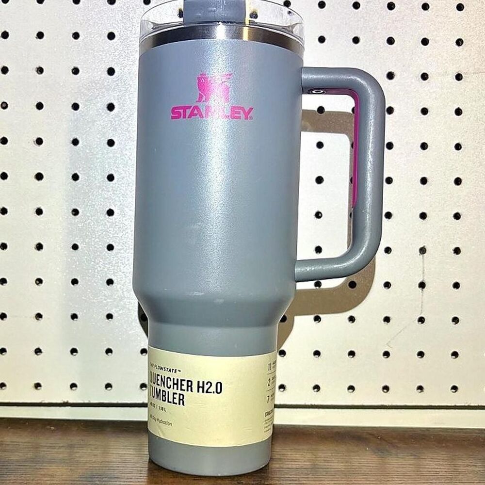 Stanley Quencher H2.0 40 oz tumbler in the Grey Rock-Minor flaws